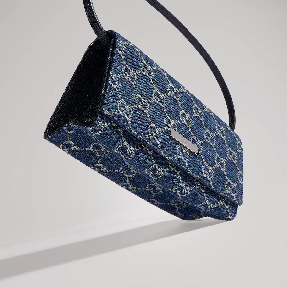 Small pouch with strap and Gucci plaque A002KGFAF9B4042 - 图片 9