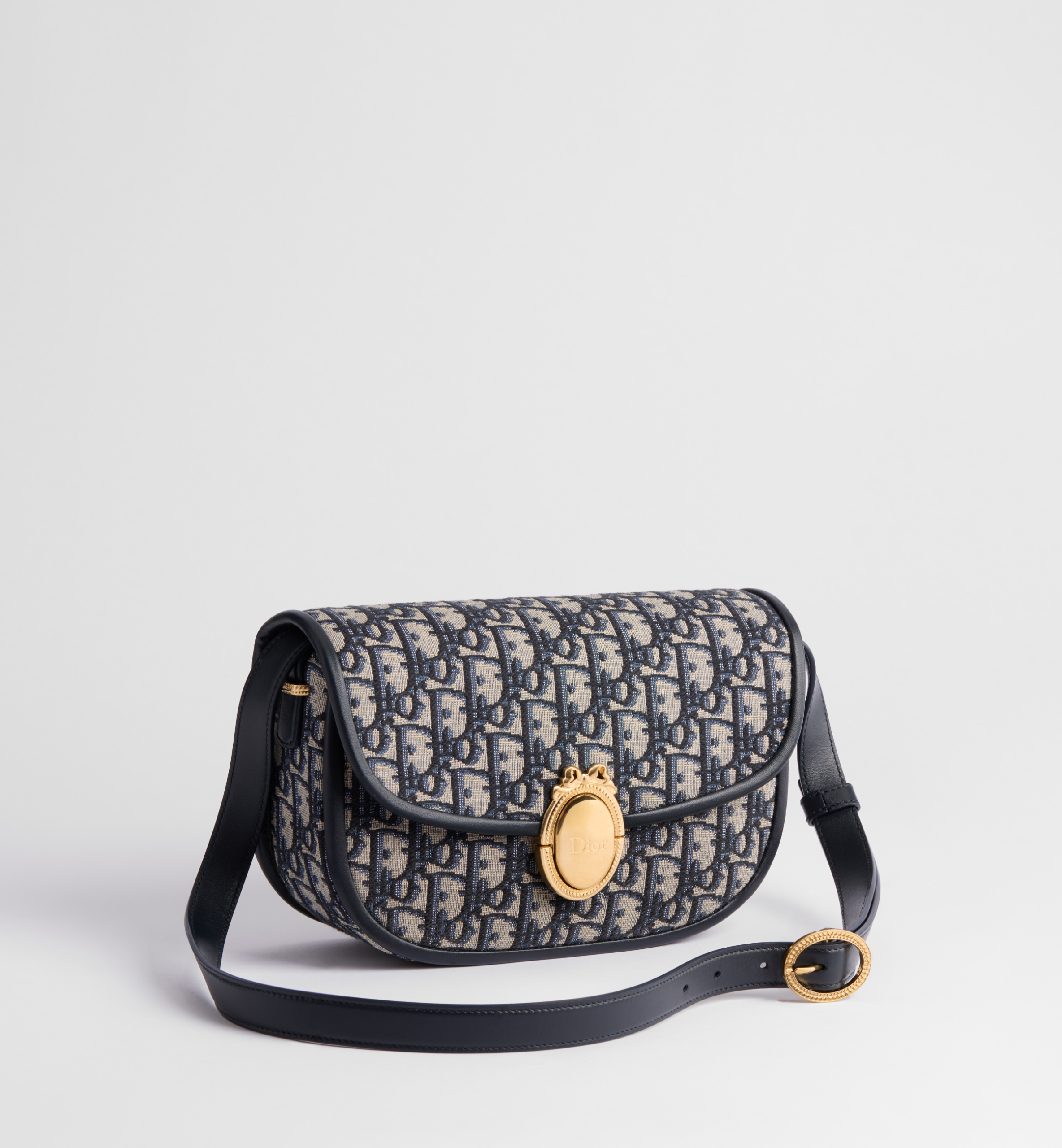 Medium Dior Médaillon Flap Bag M3922QTZQ_M928